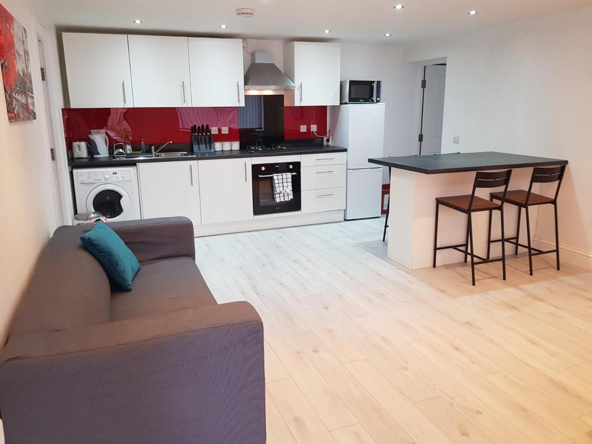 Central Windsor 2 Bedroom Flat With Free Parking Экстерьер фото